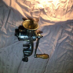 Vintage Cast Iron MEAT GRINDER Made in England Number 08